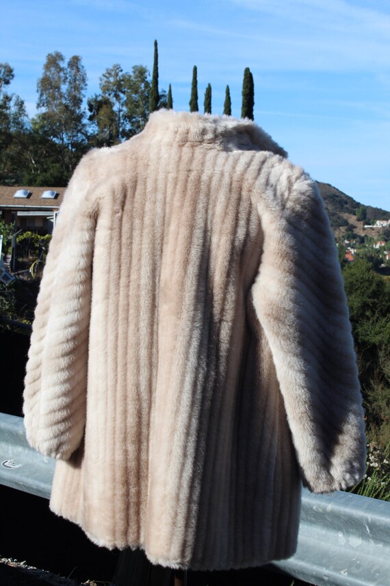 Vintage 60s Light Tan / Creme Faux Fur Coat Size … - image 5