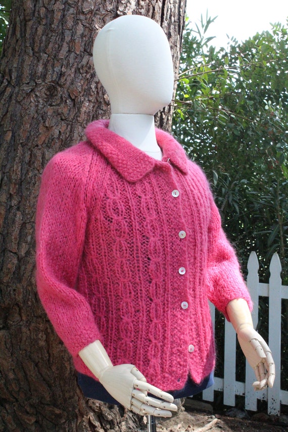 Vintage Hand Knit 50s Pink Wool Cardigan w Shell … - image 2