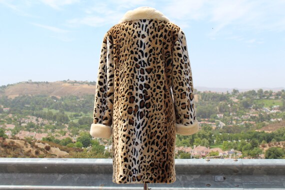 Vintage Cheetah Faux Fur Coat w White Trim Medium… - image 3