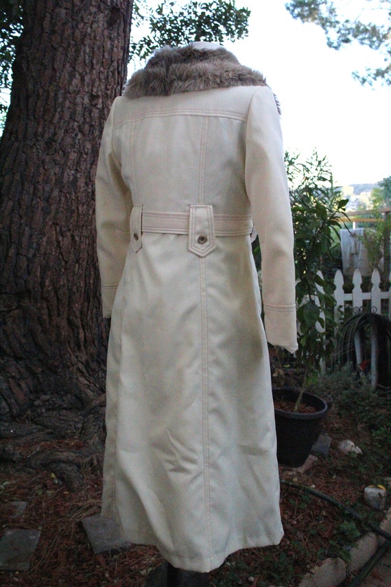 White Long 60s Coat w/ Faux Fur Trim and Belt Mad… - image 6