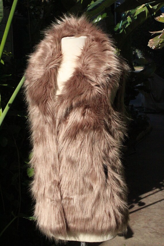 Plush Brown Faux Fur Vest w Collar and Pockets (V… - image 3