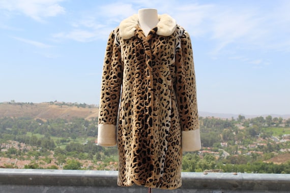 Vintage Cheetah Faux Fur Coat w White Trim Medium… - image 1