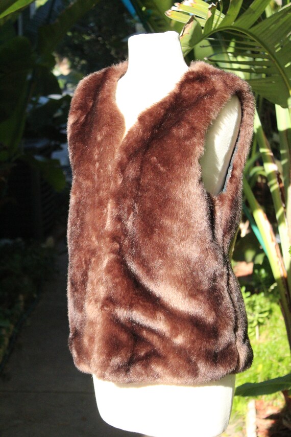 Brown Faux Fur Vest w Print Lining and Hooks & Ey… - image 3