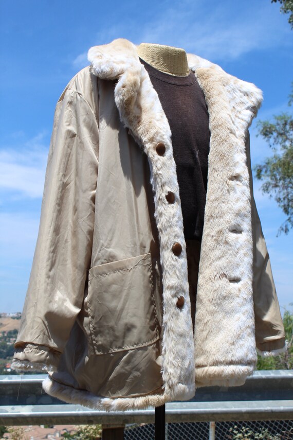 80s Reversible White Faux Fur / Tan Overcoat w Po… - image 6