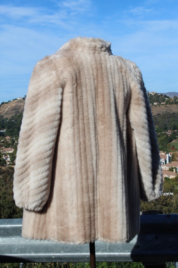 Vintage 60s Light Tan / Creme Faux Fur Coat Size … - image 6