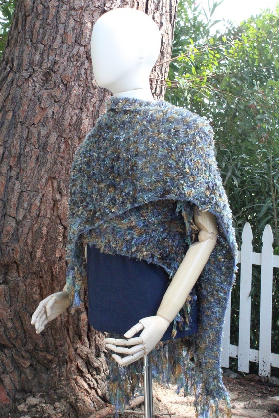 Rare Vintage Fluffy Poncho w Blue / Gold Acrylic … - image 4