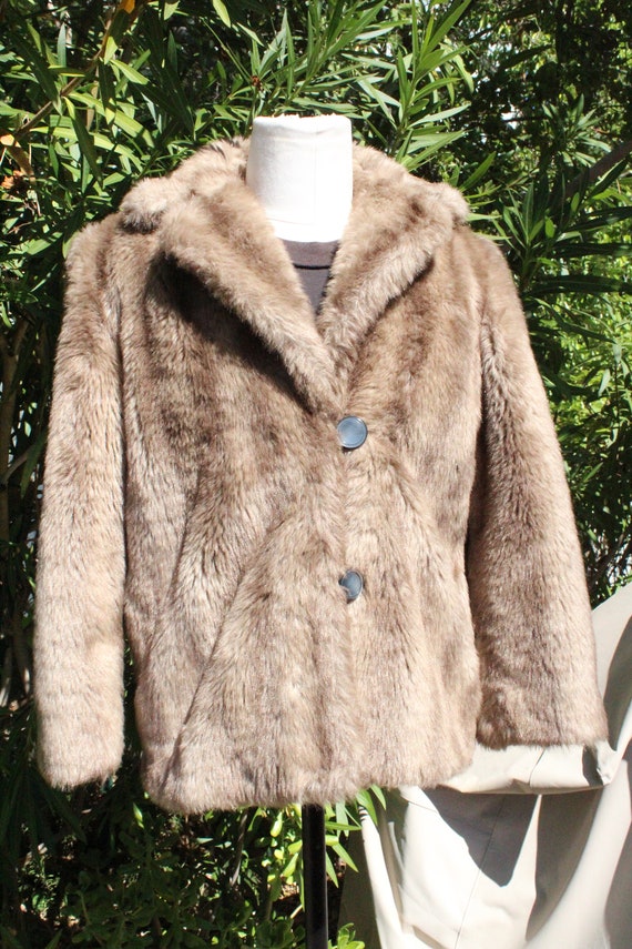 50s Brown Plush Faux Fur Coat w 2 Shell Buttons (… - image 2