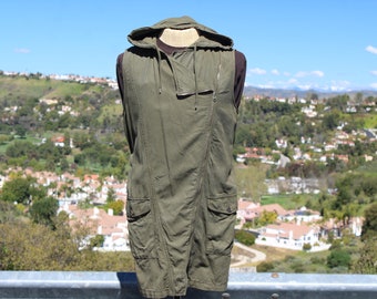 Long Green Cotton Parka Vest Slant Zipper w Hood and Belt US 8 (Vintage / 90s)