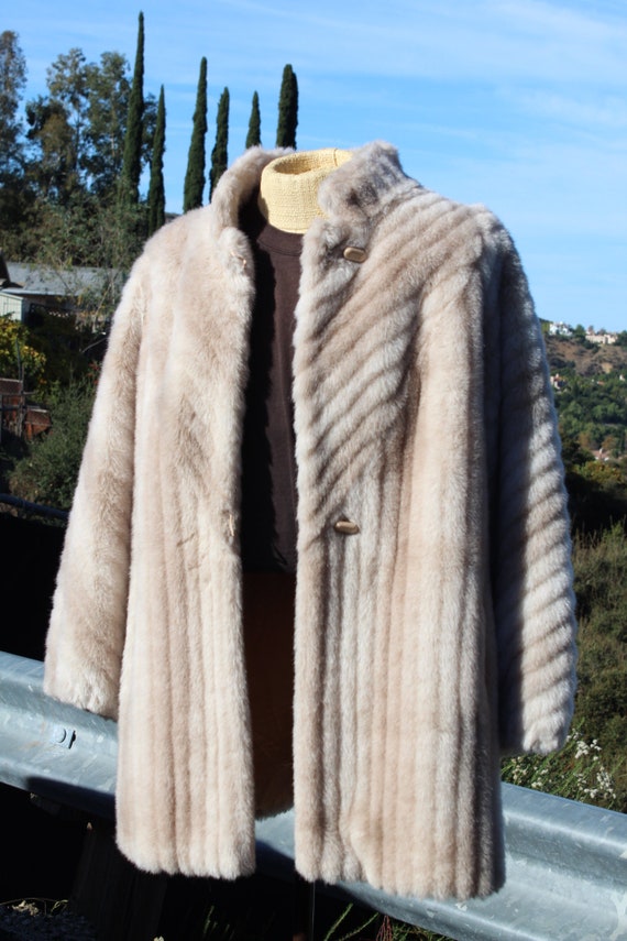 Vintage 60s Light Tan / Creme Faux Fur Coat Size … - image 3
