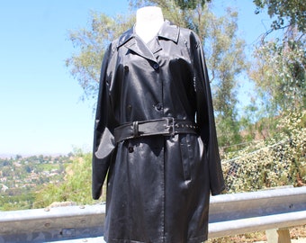 Vintage 80s Black Waterproof Double Breasted Trench (Vintage / 80s)