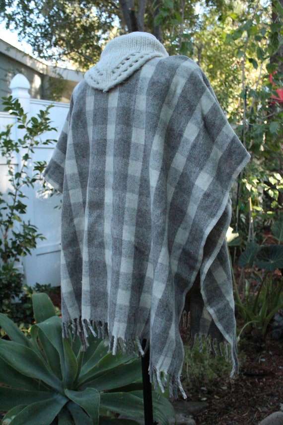 Vintage Wool White / Grey Pull Over Poncho w/ Cow… - image 6