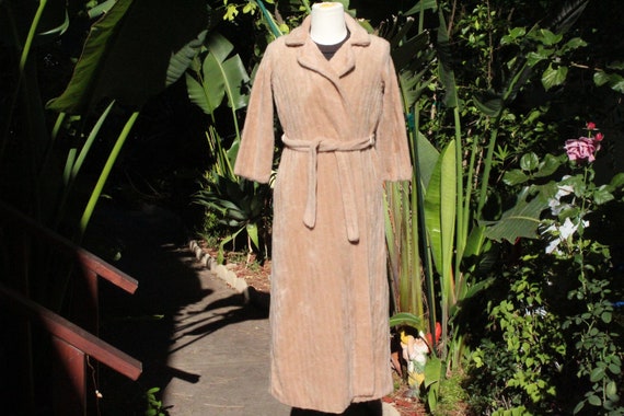 Vintage 70s Light Brown Faux Fur Robe (Vintage / … - image 1