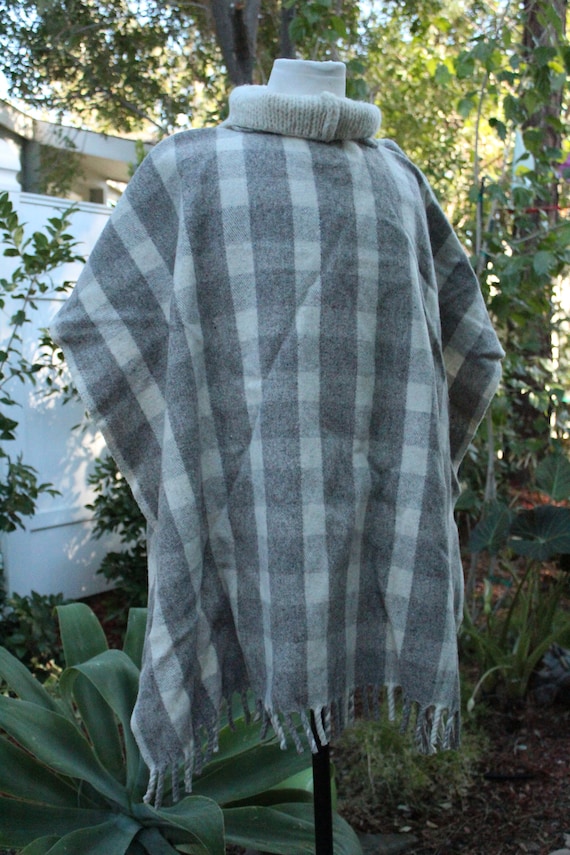 Vintage Wool White / Grey Pull Over Poncho w/ Cow… - image 2