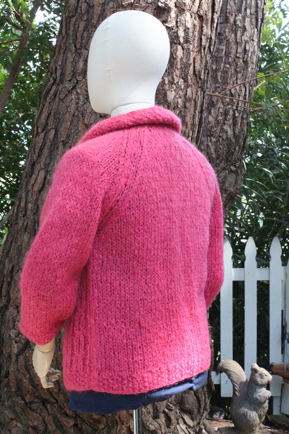 Vintage Hand Knit 50s Pink Wool Cardigan w Shell … - image 4