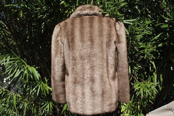 50s Brown Plush Faux Fur Coat w 2 Shell Buttons (… - image 5
