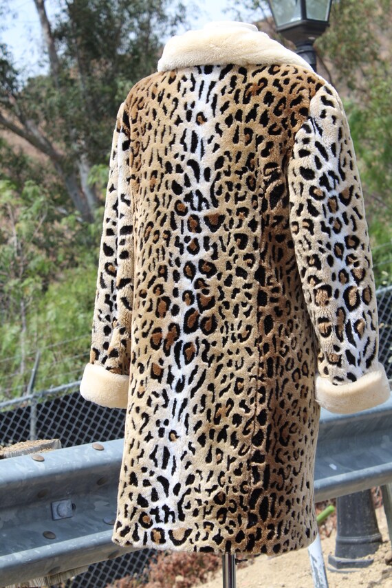 Vintage Cheetah Faux Fur Coat w White Trim Medium… - image 5