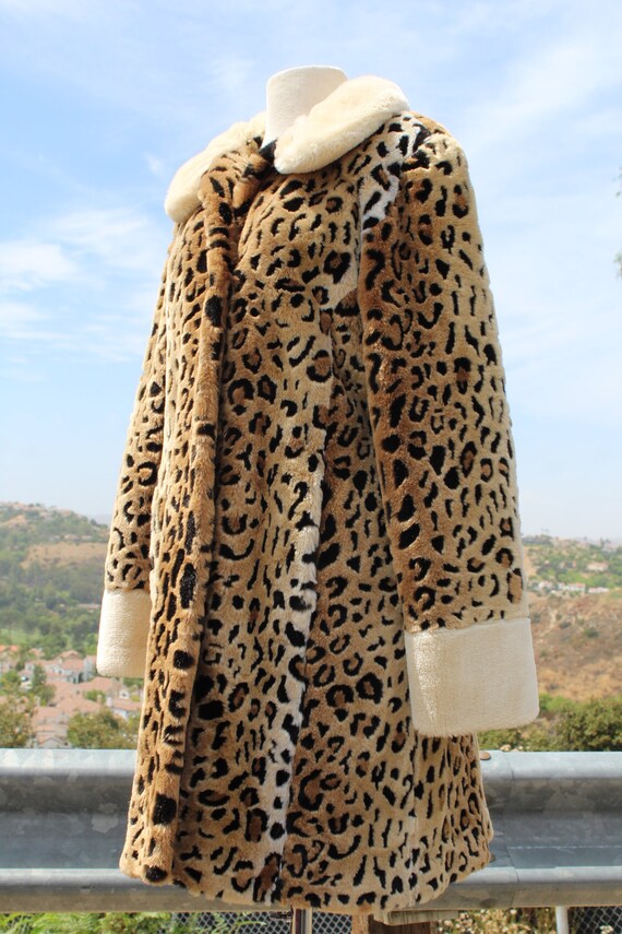 Vintage Cheetah Faux Fur Coat w White Trim Medium… - image 6