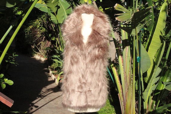 Plush Brown Faux Fur Vest w Collar and Pockets (V… - image 1