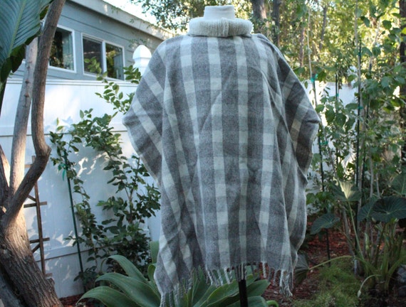 Vintage Wool White / Grey Pull Over Poncho w/ Cow… - image 1