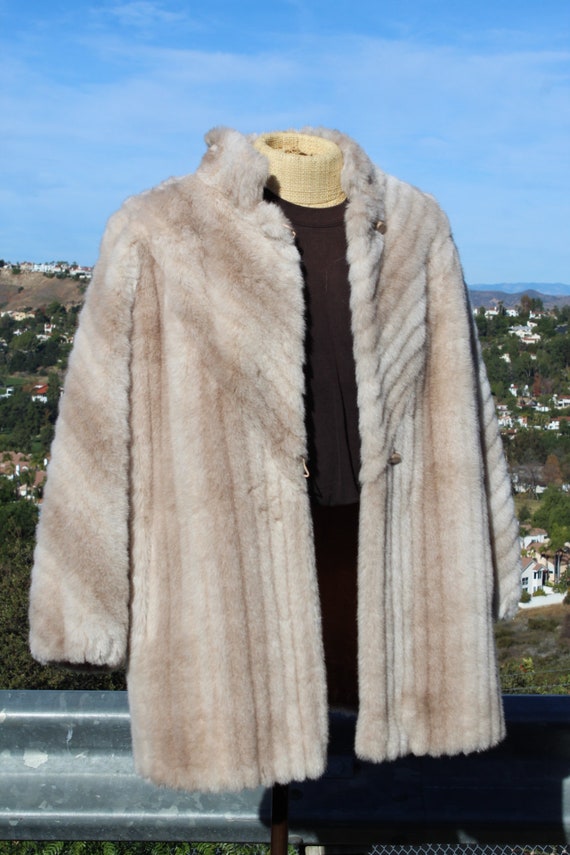 Vintage 60s Light Tan / Creme Faux Fur Coat Size … - image 2