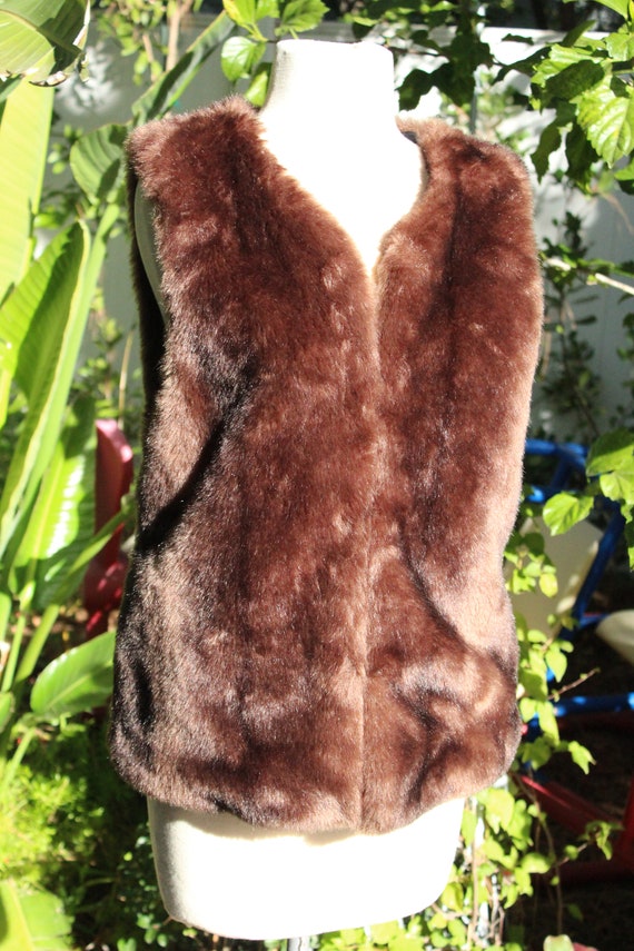 Brown Faux Fur Vest w Print Lining and Hooks & Ey… - image 2