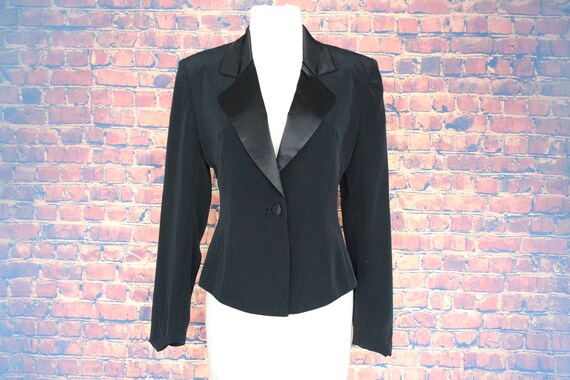Tahari Women's Suits for sale in New York, New York, Facebook Marketplace