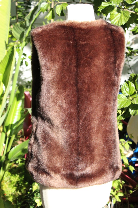 Brown Faux Fur Vest w Print Lining and Hooks & Ey… - image 5