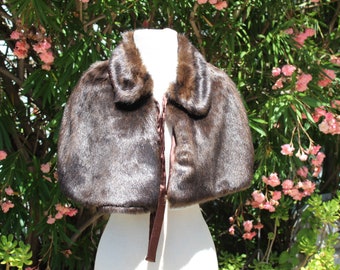 60s Brown faux Fur Cape Must-Have Accessory (Vintage / 60s)