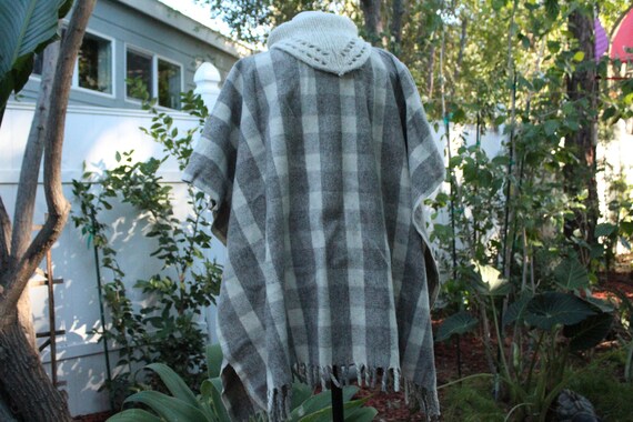 Vintage Wool White / Grey Pull Over Poncho w/ Cow… - image 5