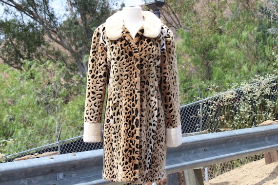 Vintage Cheetah Faux Fur Coat w White Trim Medium… - image 2