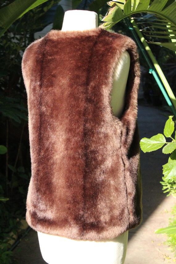 Brown Faux Fur Vest w Print Lining and Hooks & Ey… - image 6