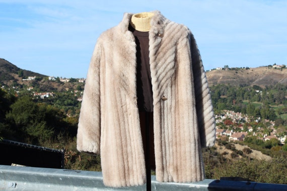 Vintage 60s Light Tan / Creme Faux Fur Coat Size … - image 1