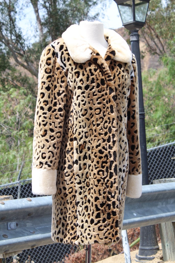 Vintage Cheetah Faux Fur Coat w White Trim Medium… - image 4