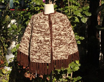 Cape en tricot main marron/blanc avec boutons (vintage / années 60)