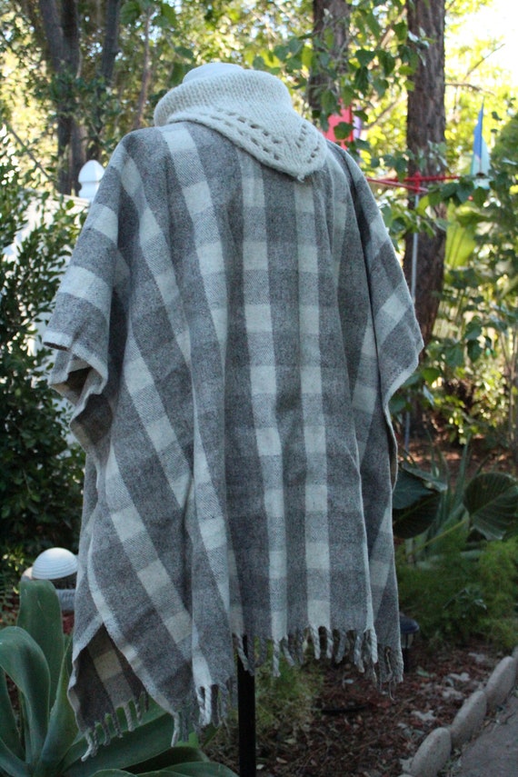 Vintage Wool White / Grey Pull Over Poncho w/ Cow… - image 4