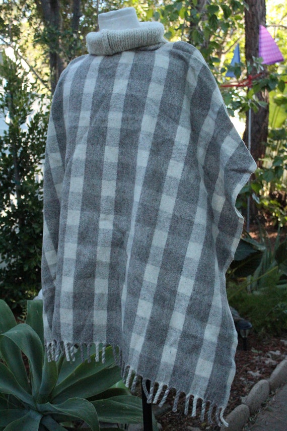 Vintage Wool White / Grey Pull Over Poncho w/ Cow… - image 3