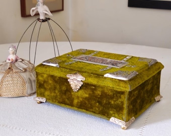 Antique green velvet jewelry box