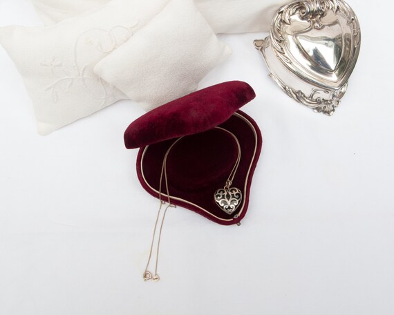 Beautiful antique velvet jewelry box, Victorian he