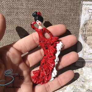 FLAMENCA OLÉ 2 Handmade brooch in modeling clay with varnish and glitter
