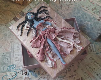 映画『コープスブライド』のエミリーぬいぐるみ（バートンファンへの