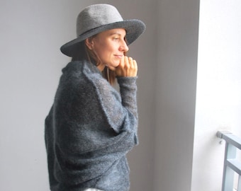 Pull en soie mohair gris cendré, pull en soie mohair, pull gris, pull de mariée doux, pull en tricot, poncho en mohair gris, poncho en mohair