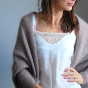 Cardigan en mohair, cardigan de mariée, pull de mariage, pull en mohair, cardigan beige, pull beige, pull en tricot, cardigan doux, cape en mohair image 1