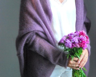 Cardigan en mohair, cardigan de mariée, pull de mariage, pull en mohair, cardigan violet, pull violet, pull en tricot, cardigan doux, cape en mohair