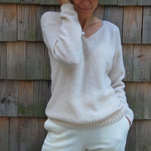 Weißer Alpaka Seidenpullover, Hochzeit weiße Seiden Alpaka Jacke, V Form Seidenpullover, weicher Alpaka Seide Shrug, weißer Alpaka Pullover Bild 2