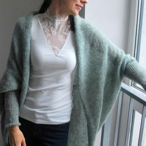 Cardigan vert sauge en soie d'alpaga, veste de mariage en soie d'alpaga douce vert, pull de mariée en alpaga pour femmes, châle cocon en alpaga vert, haussement d'épaules en alpaga image 5