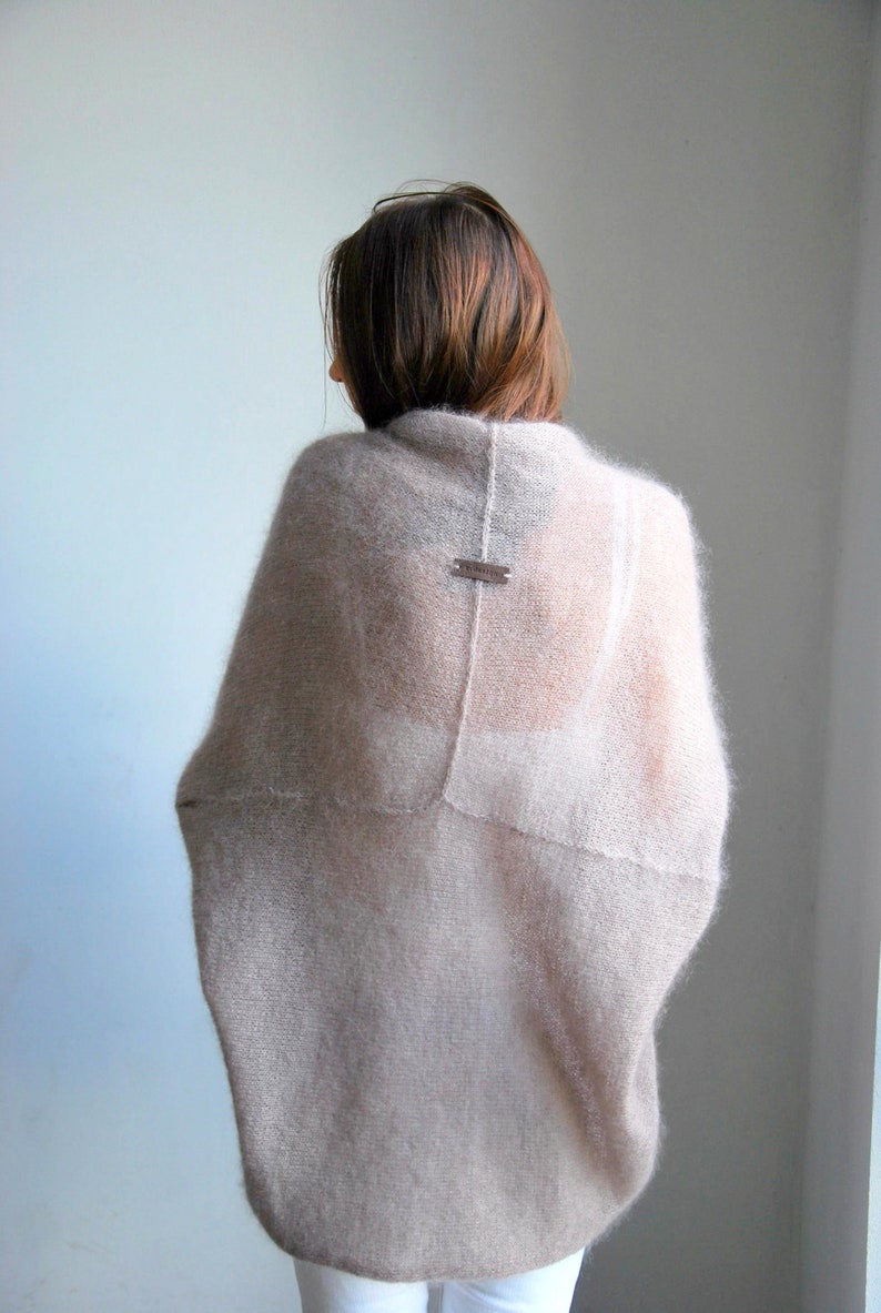 Cardigan en mohair, cardigan de mariée, pull de mariage, pull en mohair, cardigan beige, pull beige, pull en tricot, cardigan doux, cape en mohair image 3