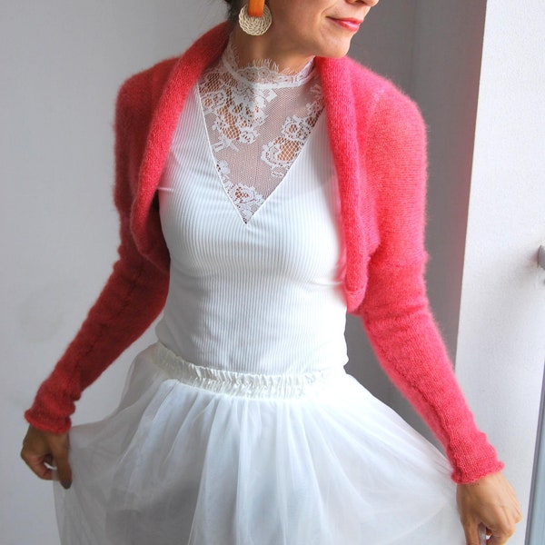 Boléro en soie mohair framboise, pull rouge en soie mohair, haussements d'épaules de mariée en mohair, tricots de mariée doux en mohair, pull doux mariage framboise