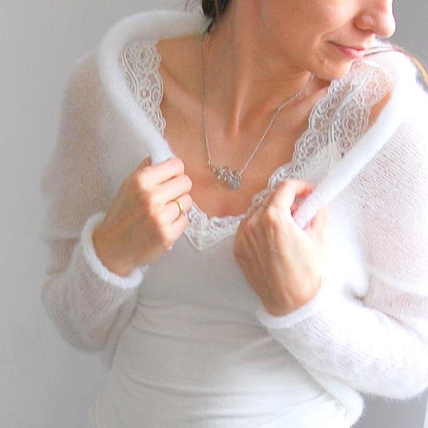 Boléro doux en soie de chevreau blanc pur, boléro en soie mohair blanc pur, boléro blanc nuptiale, pull nuptiale, veste blanche nuptiale, haussement d'épaules blanc nuptiale