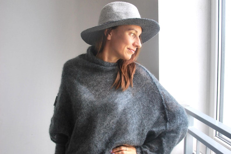 Pull en soie mohair gris cendré, pull en soie mohair, pull gris, pull de mariée doux, pull en tricot, poncho en mohair gris, poncho en mohair image 5