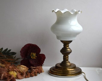 Vintage White Glass Lamp Brass Metal Nightstand Bedside Lights Table European Mid Century Modern Art Desk Lamp Stand Night Lighting Decor